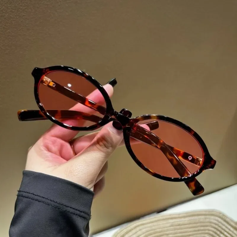 Women Fashion Glasses - نظارات شمسية جديدة بيضاوية الشكل كلاسيكية