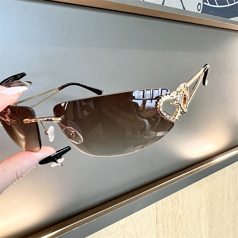 Women Fashion Glasses - نظارات شمسية جديدة بيضاوية الشكل بدون