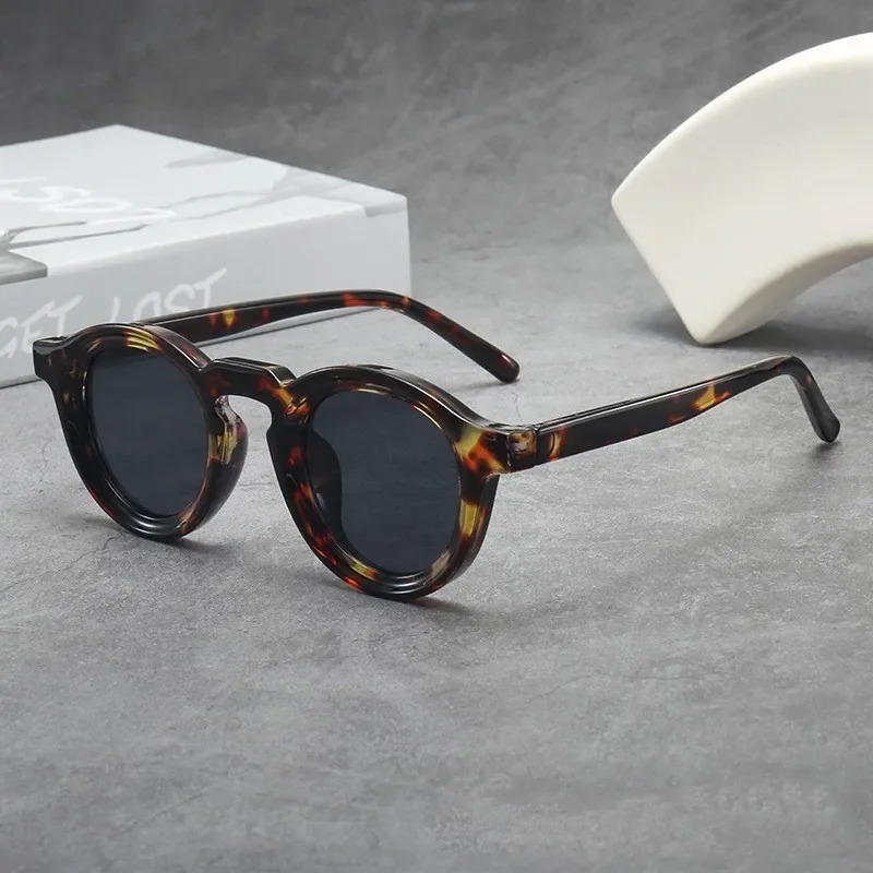 Women Fashion Glasses - نظارات شمسية دائرية عالية الجودة للنساء
