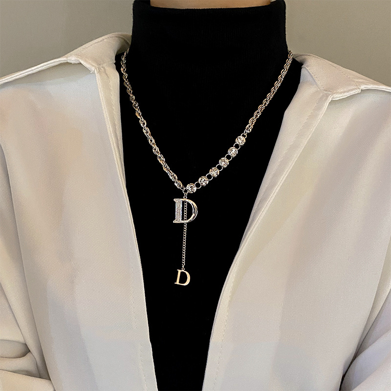 رسالة طبق الاصل مصمم المختنقون - مراجعة Women Fashion Brand Logo وسعره