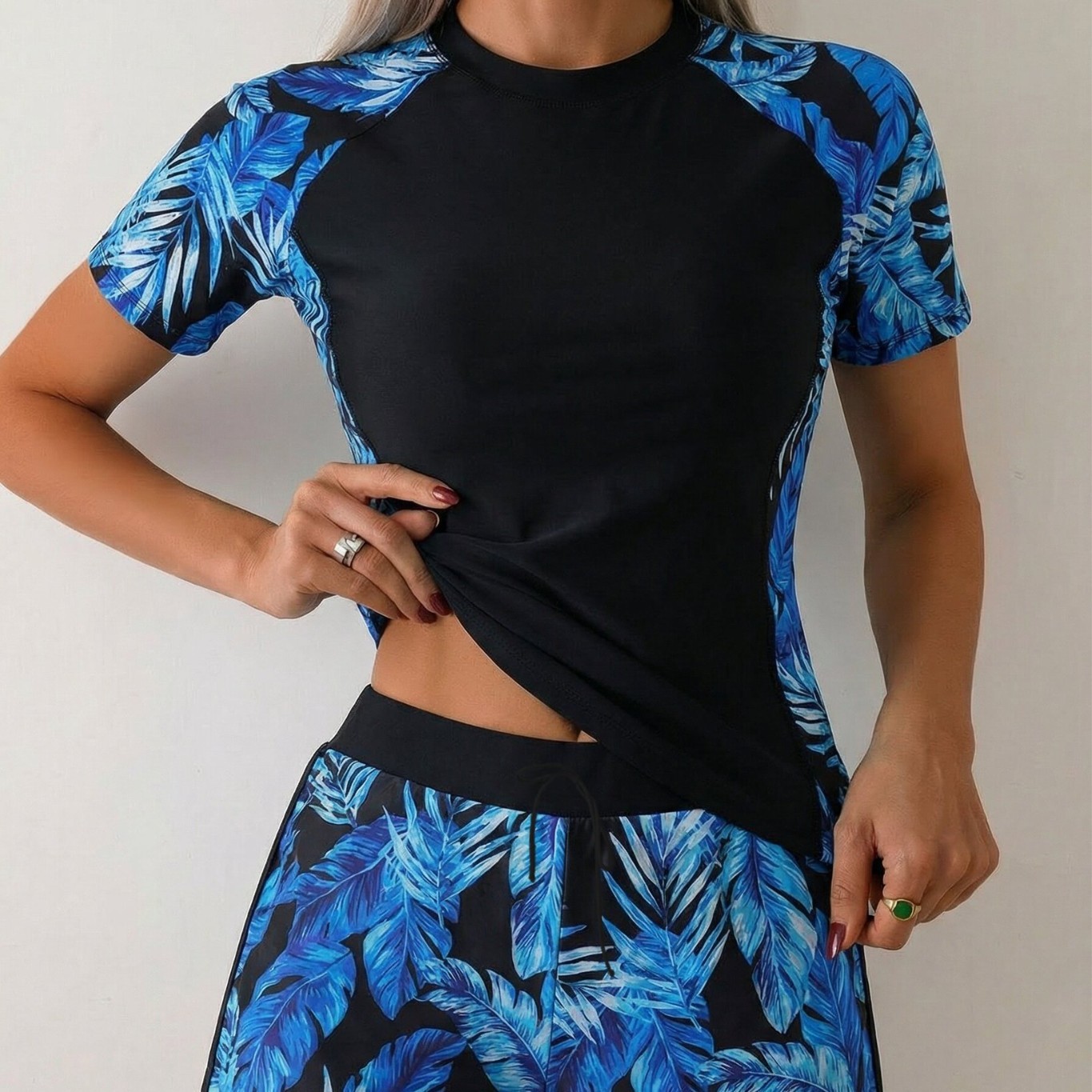 تانكيني نسائي مع شورت، توب تان - مراجعة Crop Top Women وسعره